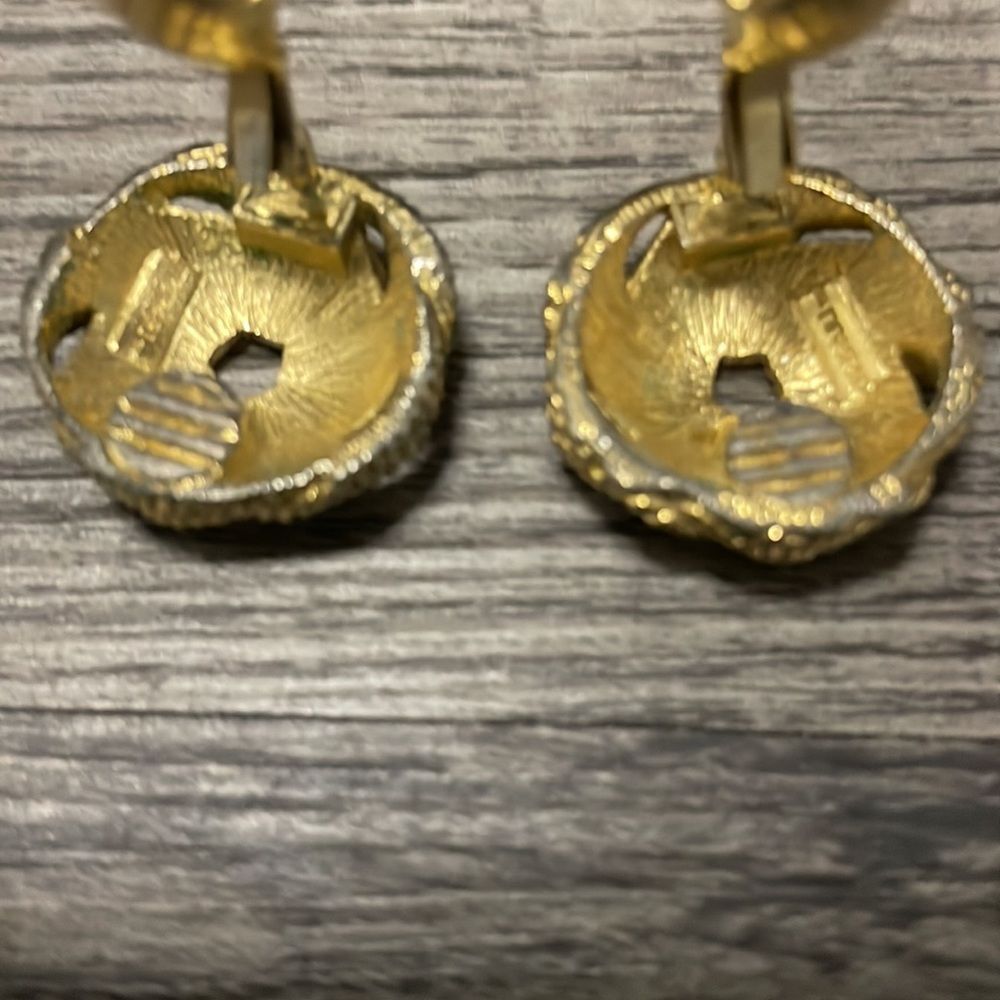 Crown Trifari Gold clip on Earrings/Crown Trifari Gold Swirl Earrings - Picture 7 of 8